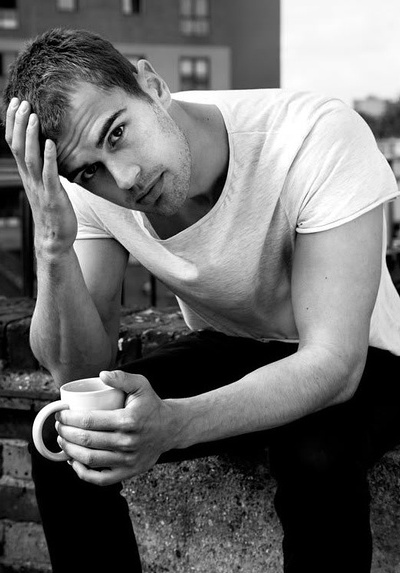 西奥·詹姆斯剧照