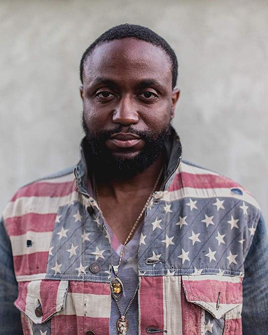 拜伦·鲍尔斯（Slappy Dark Johnson饰演）