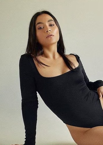 苏珊娜·莫拉莱斯·卡纳斯（苏拉·伊瓜兰(青年时期) 饰演）