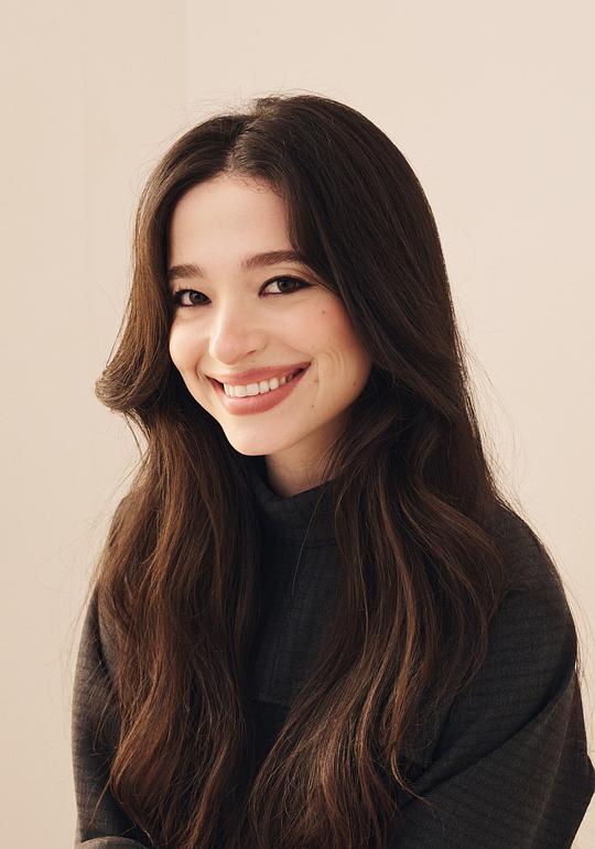 麦琪·麦迪森（Judith饰演）