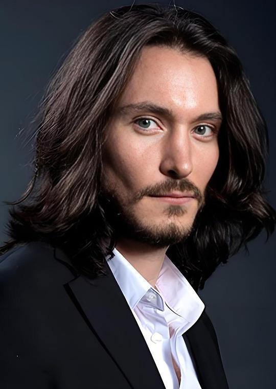 克劳迪奥·卡塔诺（奥雷里亚诺·布恩迪亚上校饰演）