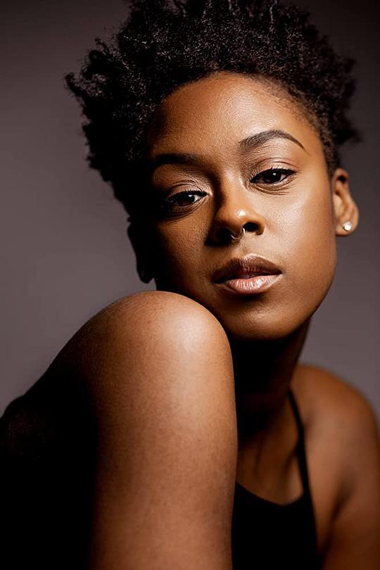 摩西·英格拉姆（Cleo Sherwood饰演）