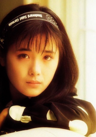 富田靖子（饰演）