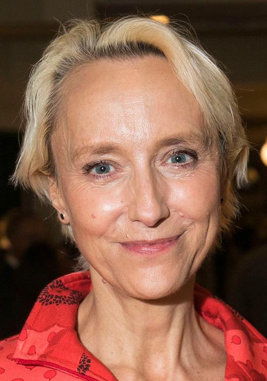 莉娅·威廉姆斯（Isabel Kirby饰演）