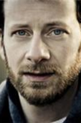 费比安·巴什剧照