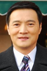 余士雄（汪俊饰演）