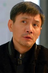 罗世丰（田小洁饰演）