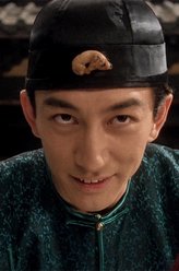 方唐镜（吴启华饰演）