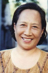 信婆婆（孙桂田饰演）