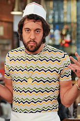 Oleg（乔纳森·克特饰演）