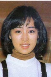 Flora（黎美娴饰演）