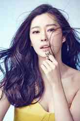 郑彩恩（黄以娜饰演）