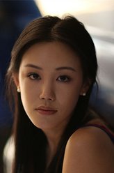 黄佳妮（高丽雯饰演）