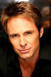 Lt. Sutton（休·狄伦饰演）