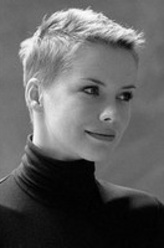 Elise（安德里娅·奥斯瓦特饰演）