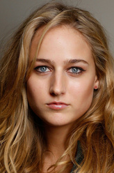 莉莉·索博斯基剧照