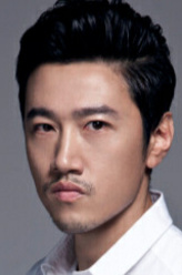 韩彬（朱刚日尧饰演）