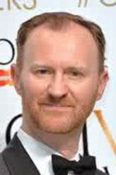 麦考夫·福尔摩斯（马克·加蒂斯饰演）