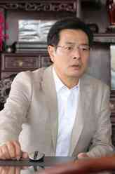 吴江（濮存昕饰演）