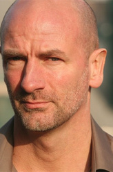 Dougal MacKenzie（格拉汉姆·麦克泰维什饰演）