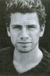 尼古拉·雷·卡斯剧照