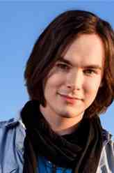 Caleb Rivers（泰勒·布莱克本饰演）