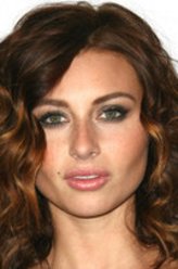 夏洛特·班克萨克斯（艾莉森·米夏卡饰演）