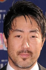 Judge Lance Ito（肯尼斯·崔饰演）