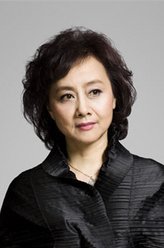 周晓丹母亲（黄梅莹饰演）