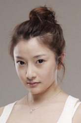 曹心怡（李璐茜饰演）