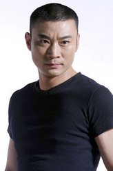 卓逸飞（张亚坤饰演）