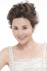 吴芳芳（田岷饰演）