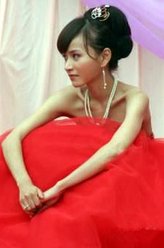 姜小芸（孙艺菲饰演）