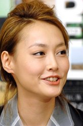 森麻子（菊地凛子饰演）