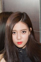 白富美（宋妍霏饰演）