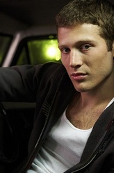 扎克·吉尔福德（扎克·吉尔福德饰演）