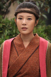 董西（邬靖靖饰演）