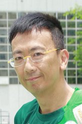 画展主持（郑丹瑞饰演）