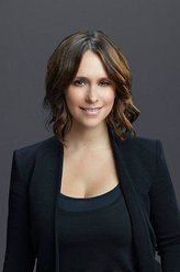 凯特·卡拉汉（詹妮弗·洛芙·休伊特饰演）