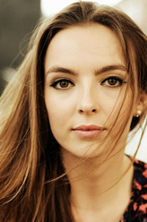 Ivy Bolton（朱迪·科默饰演）