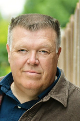 斯卡利（乔尔·麦金农·米勒饰演）