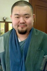 塌鼻子（班赞饰演）