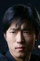 岳松（岳松饰演）