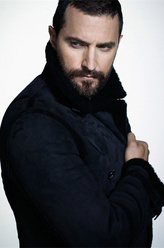 John Porter（理查德·阿米蒂奇饰演）