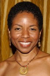 Celia Jones（丽莎·盖伊·汉密尔顿饰演）