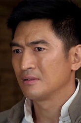 李国邦（李翰均饰演）