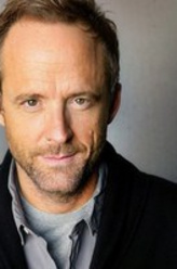 弗兰克·温特（约翰·本杰明·西基饰演）