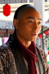 徐天宏（李东学饰演）