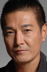 龙彪（卢惠光饰演）