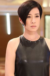 施小东（佘诗曼饰演）